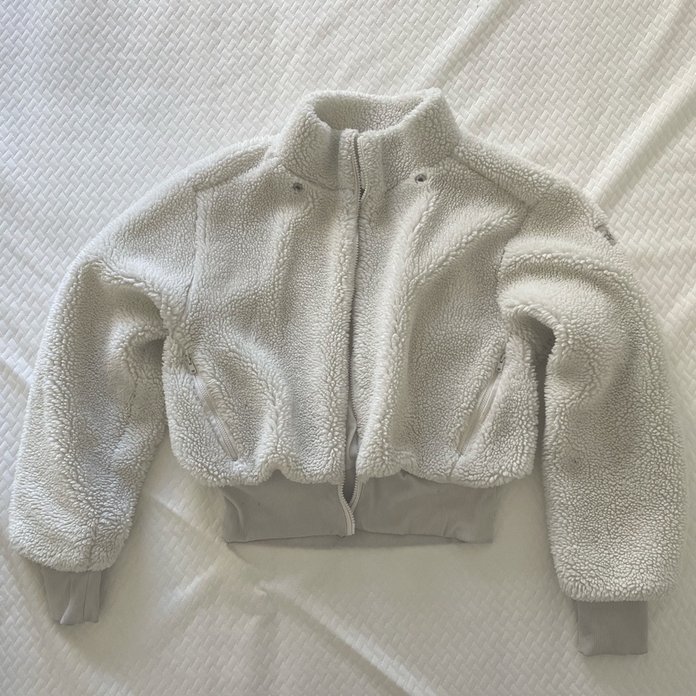 ALO Yoga white soft sherpa